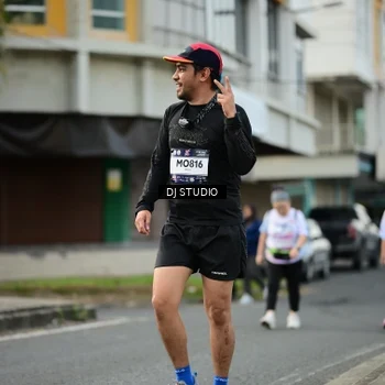 Runner Photo 7918181