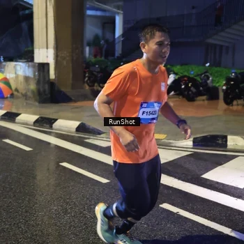 Runner Photo 7924110