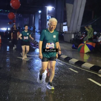 Runner Photo 7925675