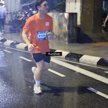 Runner Photo 7925751