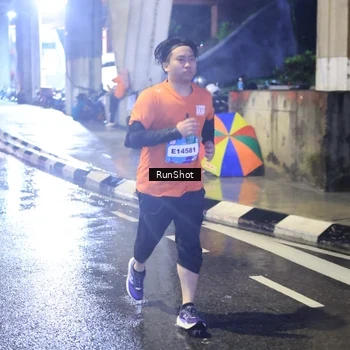 Runner Photo 7925952