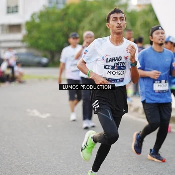 Runner Photo 7926750