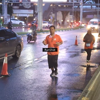 Runner Photo 7930824