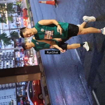 Runner Photo 7931093