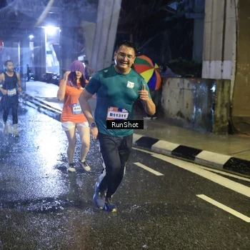 Runner Photo 7931104