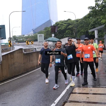 Runner Photo 7931972