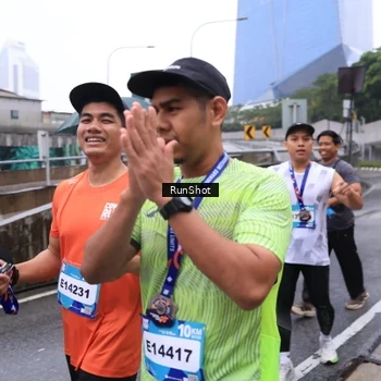 Runner Photo 7931993
