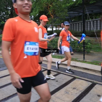 Runner Photo 7932036
