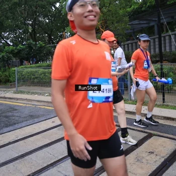 Runner Photo 7932040