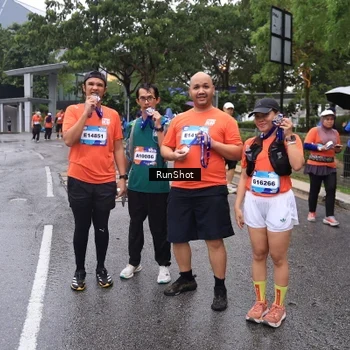 Runner Photo 7932059