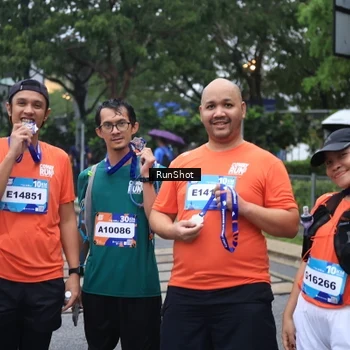 Runner Photo 7932060