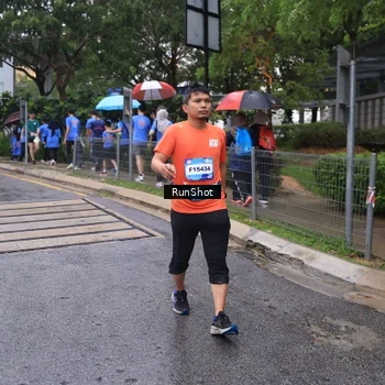 Runner Photo 7932117