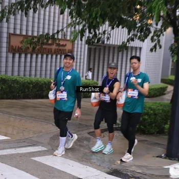 Runner Photo 7932243