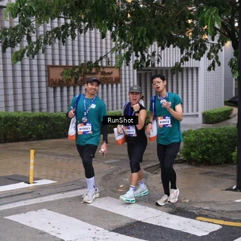 Runner Photo 7932248