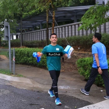 Runner Photo 7932376
