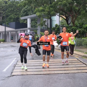 Runner Photo 7932640