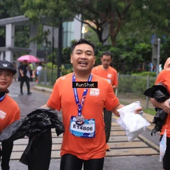 Runner Photo 7932672
