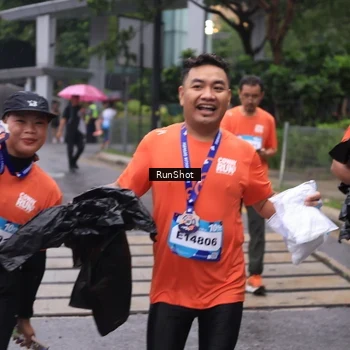 Runner Photo 7932673