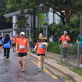 Runner Photo 7932864