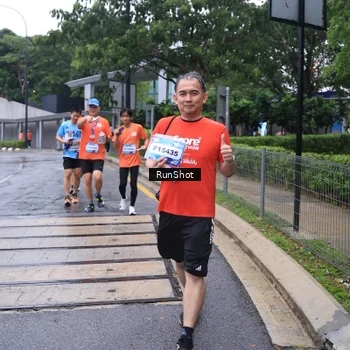 Runner Photo 7932954