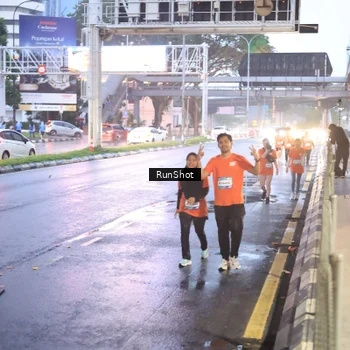 Runner Photo 7932984