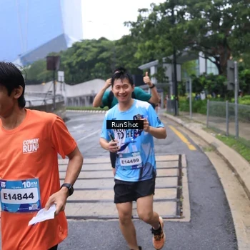 Runner Photo 7932987