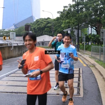 Runner Photo 7932998