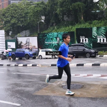 Runner Photo 7933047
