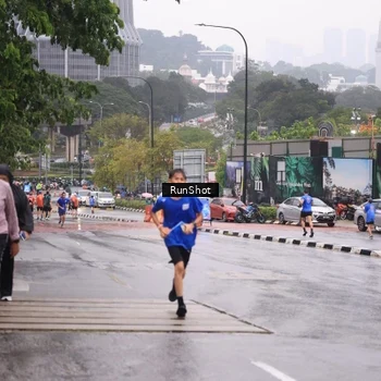 Runner Photo 7933278