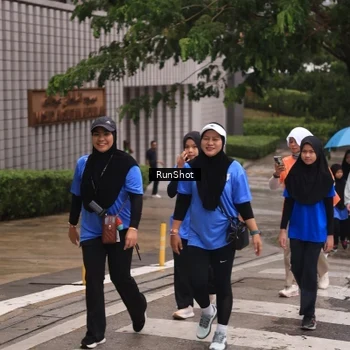 Runner Photo 7933374