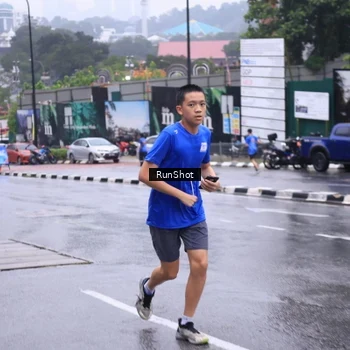Runner Photo 7933444