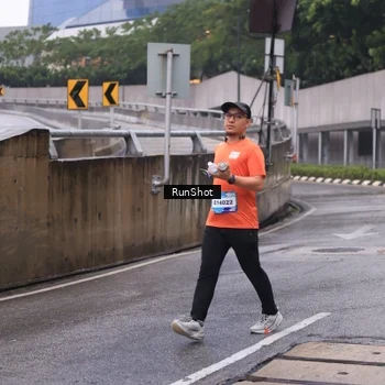 Runner Photo 7933491