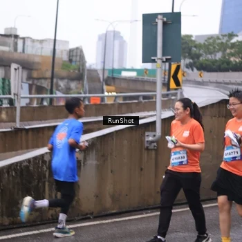 Runner Photo 7933549