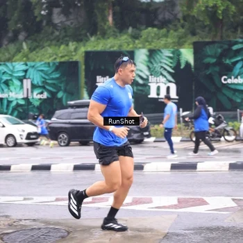 Runner Photo 7933698