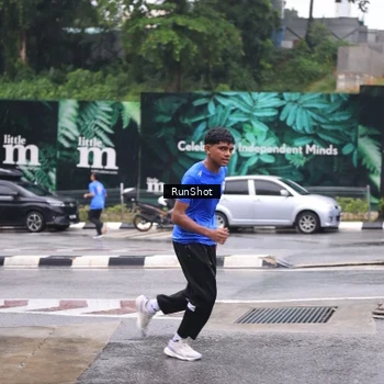 Runner Photo 7933963