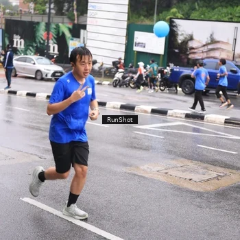 Runner Photo 7934672