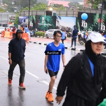 Runner Photo 7934764