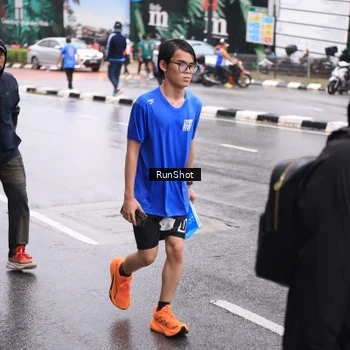 Runner Photo 7934774