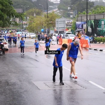 Runner Photo 7935009