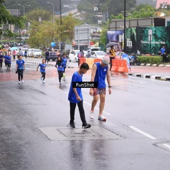 Runner Photo 7935010