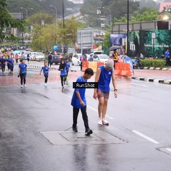Runner Photo 7935012