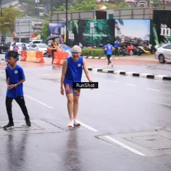 Runner Photo 7935019