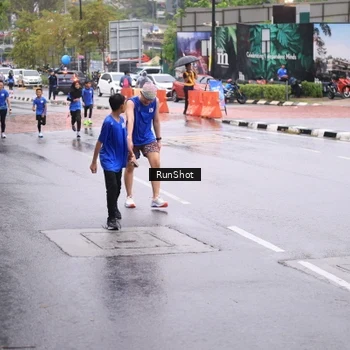 Runner Photo 7935021