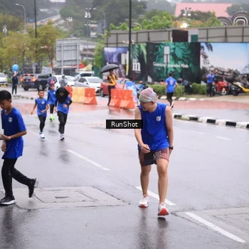 Runner Photo 7935026