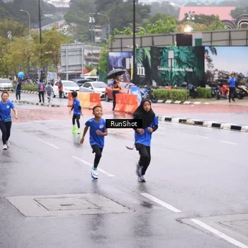 Runner Photo 7935032