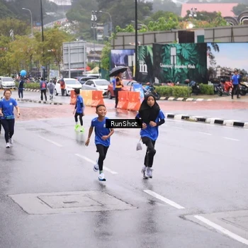 Runner Photo 7935033