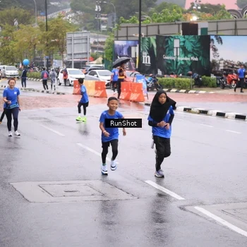 Runner Photo 7935039