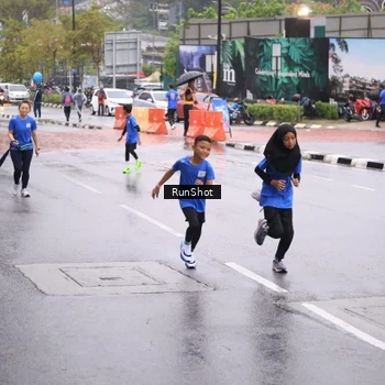 Runner Photo 7935040