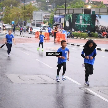 Runner Photo 7935043