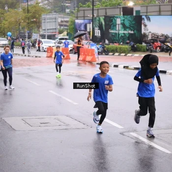 Runner Photo 7935044